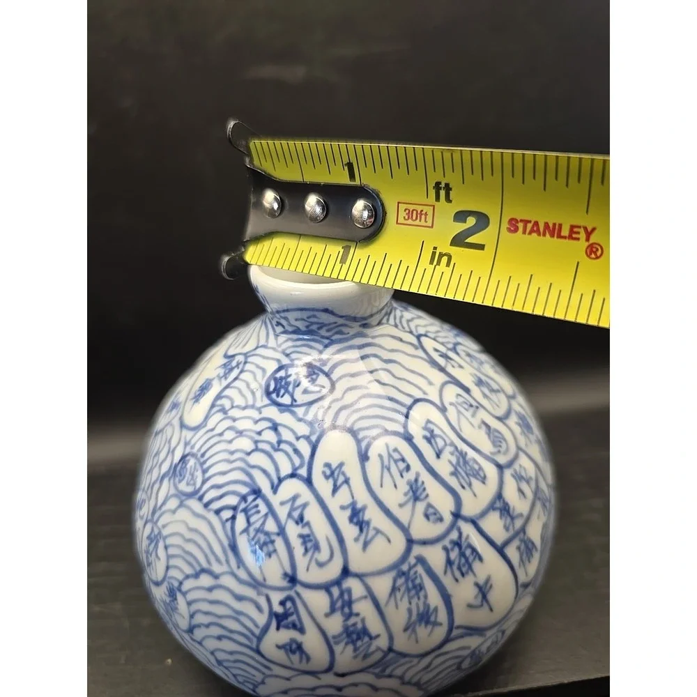 Blue & White Floral Porcelain Vase – Round Bulb Shape Bud Vase Chinoiserie Style